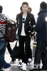 组图：SuperJunior SISTAR等便装亮相机场