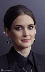 高清图：《黑天鹅》纽约首映 娜塔莉-波特曼艳光四射