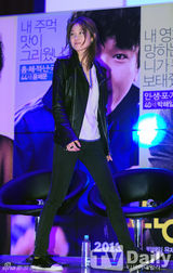 组图：韩片《高龄化家族》发布 孔孝真变潮妈