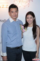 组图：王馨平现身支持老师霍华德个唱发布会