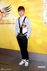 幻灯图：张敬轩录制节目 关楚耀吸毒后首公开现身