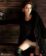 组图：日本人气混血模特藤井莉娜性感服饰写真