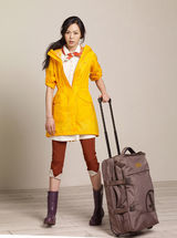 组图：韩星金敏姬最新服装写真 户外休闲运动风