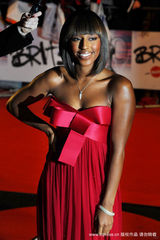 幻灯：全英音乐奖红毯星光熠熠 Lady Gaga雷人依旧