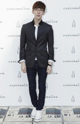 组图：赵权郑糠云Alex出席开幕 各显英俊潇洒