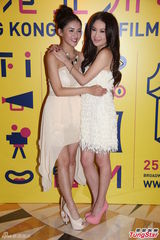 组图：温碧霞白抹胸裙性感捧场《微交少女》