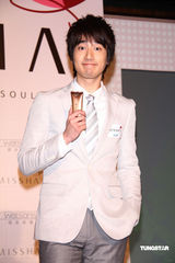 幻灯图集：赵又廷白西装扮王子 否认黑道逼迫传闻