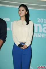 组图：李烈贴钱拍片直叫屈 出席影展没钱置装