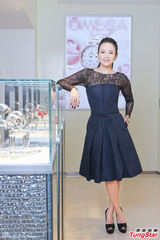 组图：章子怡蕾丝拼接蓝裙俏皮 拒谈恋情