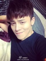 组图：天空哥宾俊杰帅气照 爱萌宠酷似倪安东