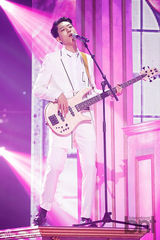 组图：昭宥郑基高打榜夺冠 《星星》允才任主持