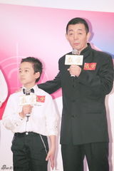 组图：《最爱》香港宣传 章子怡复古造型抢眼