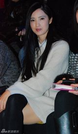 组图：龚蓓苾与窦骁出席活动 亲切交谈合影留念