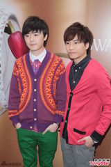 组图：阿Sa(蔡卓妍)曝游泰国甜蜜细节