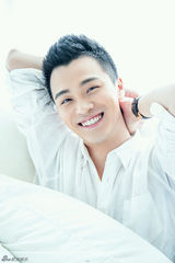 组图：孟瑞写真显清新 气质干净笑容暖人