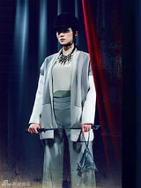 组图：韩雪变身橱窗模特 身材妙曼秀长腿