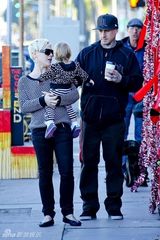 组图：P!nk全家三人出行 共享天伦惹人羡