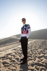 组图：何晟铭敦煌时尚大片 儒雅动感双面魅力