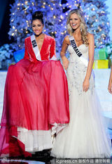 组图：奥利维娅夺环球小姐桂冠 圆润双峰隐现