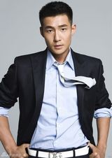 组图：白微秋装时尚写真彰显阳光特质