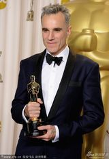 组图：丹尼尔-戴-刘易斯与梅丽尔-斯特里普合影