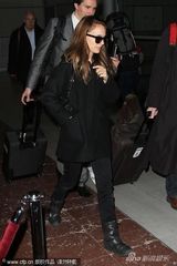 组图：波特曼全黑造型空降机场 秀巨钻闪亮