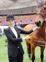 组图：董璇巧穿黑色风采夺人  英姿飒爽高贵优雅