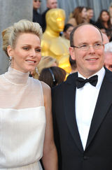 高清组图：摩纳哥王子携王妃夏琳亮相