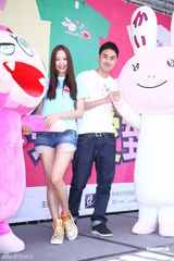 组图：村上隆发起赈灾捐款 言承旭范玮琪积极响应