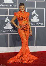 高清组图：格莱美红毯费姬橙色透视礼服露内衣