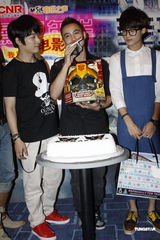 MIC男团助阵《变3》点映 池约翰庆22岁生日(图)