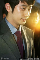 组图：朴施厚受讯8小时显憔悴 称最近非常痛苦