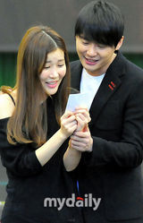 组图：金俊秀李海丽参加音乐剧《天国的眼泪》彩排