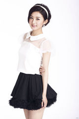 组图：赵丽颖清爽夏日写真 淡雅妆容柔美恬静