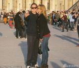 组图：40岁海蒂-克鲁姆勾搭嫩草 两人街头亲吻