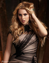 组图：《初代吸血鬼》女星美艳写真 曝怀孕辞演