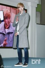 组图：韩星李钟硕助阵公益 金发帅气萌态毕露