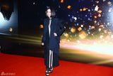 组图：2013微博之夜红毯 姚贝娜黑衣干练