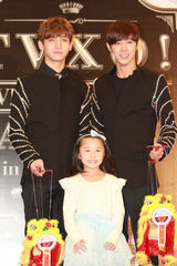 高清组图：东方神起香港火爆开唱 劲舞引疯狂