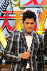 组图：郭富城亮相天天向上 卖萌搞怪变表情帝