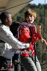 幻灯图： SBS《太极旗飘扬》南非拍摄 挑战蹦极