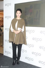 组图：袁咏仪称与张智霖拍戏辛苦 想与黄日华擦火花