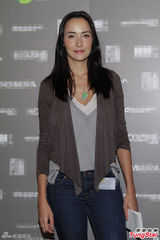 组图：吴彦祖老婆计划三口旅行 欲停工再造人