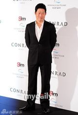 组图：严泰雄大婚众星道贺 李孝利戒指惹眼