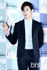 组图：沈昌珉金秀路等出席足球选手具滋哲婚礼