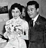 幻灯图：关之琳童年照曝光 美艳容貌遗传母亲