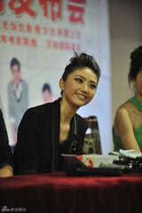 高清图：《美女老板》全国宣传  景甜何润东成焦点