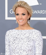 高清组图：凯莉-安德伍德性感亮相格莱美红毯