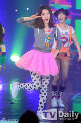 组图：RainbowAOA等亮相《The Show》劲歌热舞