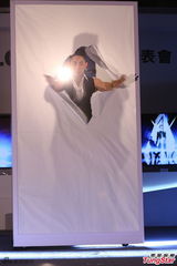 组图：居家暖男吴建豪现身 爆料老婆爱看电视